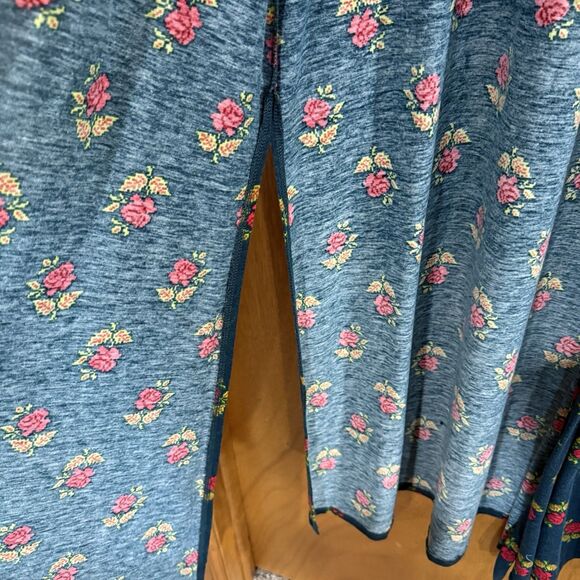 Women’s LuLaRoe Joy Vest Navy Red Roses Size Small - Picture 5 of 6